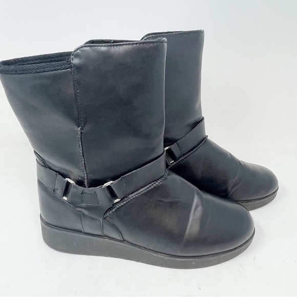 ATMOSPHERE Women’s Black Pull On Fleece Lined Vegan Leather Snow Boots Buckle 8 - Picture 1 of 9